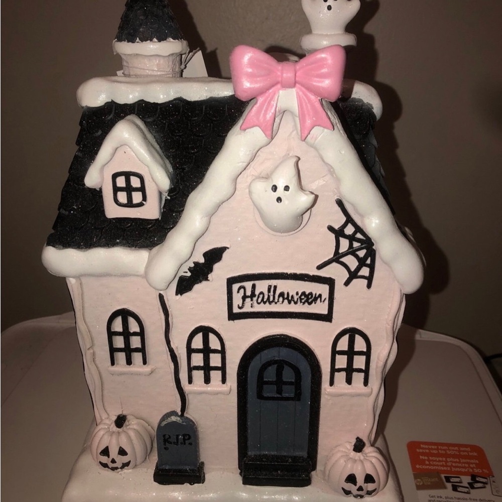 👻 Pink Halloween Haunted House